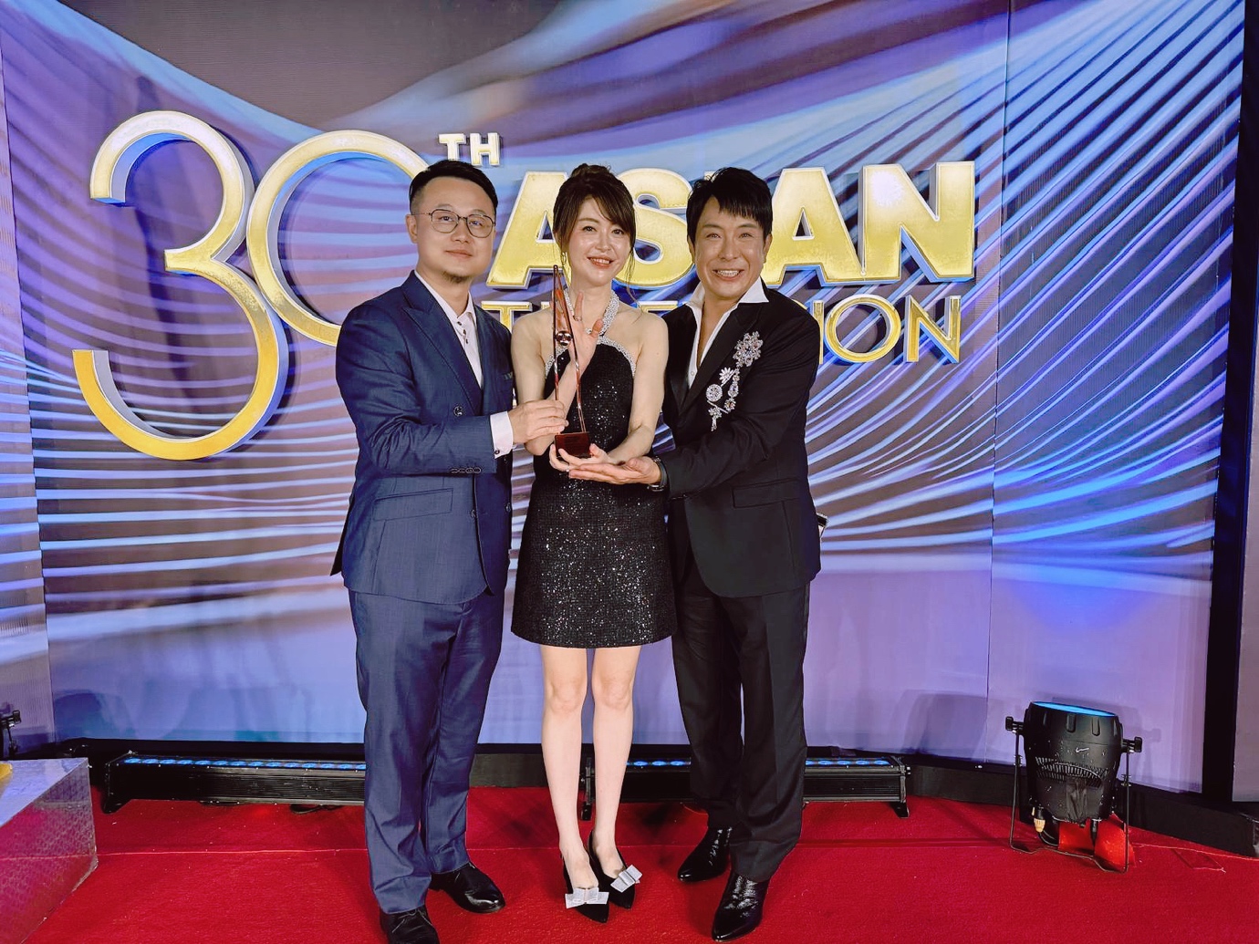 A group of people posing for a photo
AI-generated content may be incorrect.